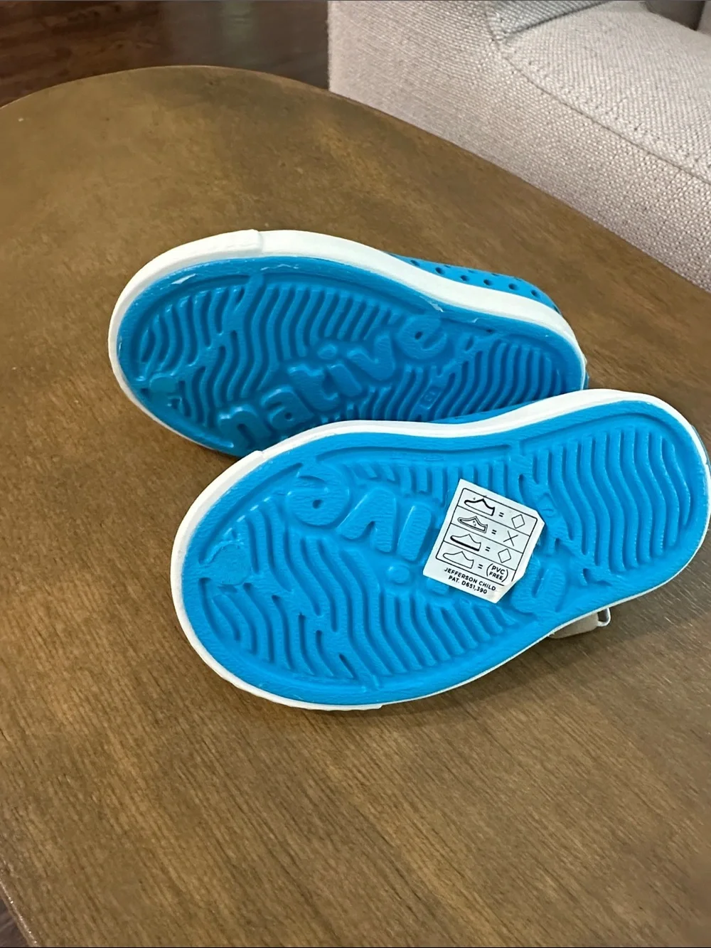 NWT Native Kids Slip-On Shoes vivid blue with  shell white